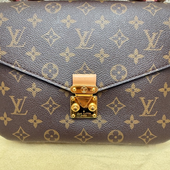Louis Vuitton Monogram Pochette Metis - Picture 8 of 10